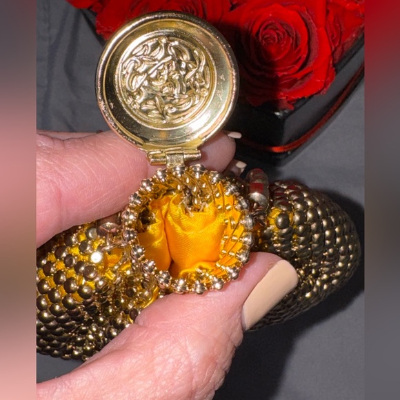 Vintage Gold Beaded Metal Mesh Minaudière Bag-Concertina Closure circa 1950-70 - Picture 7 of 12